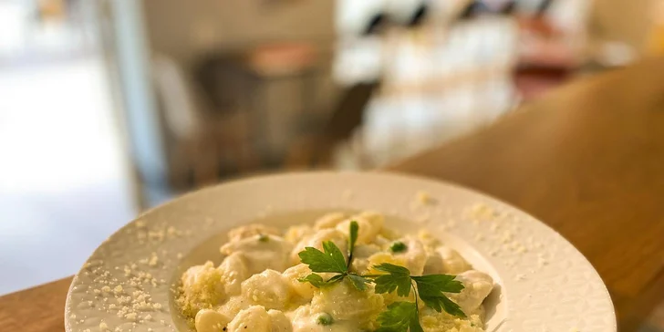 Bistro s českou i mezinárodní kuchyní: voucher na konzumaci nebo catering