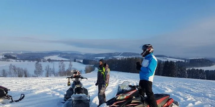 Dovádění na sněžném skútru pro děti i dospělé: 5 okruhů nebo rovnou hodina jízdy