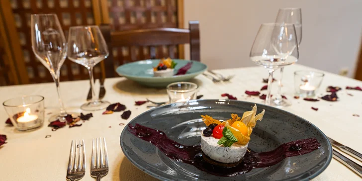 Valentýnská hostina u vás doma: paštika, panenka a cheesecake i návod na food styling
