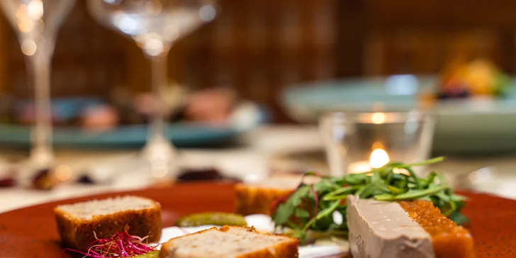 Valentýnská hostina u vás doma: paštika, panenka a cheesecake i návod na food styling