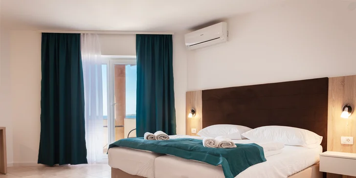 Krásná dovolená v chorvatské Istrii: hotel se snídaní přímo na písečné pláži