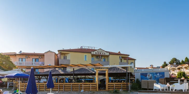 Krásná dovolená v chorvatské Istrii: hotel se snídaní přímo na písečné pláži
