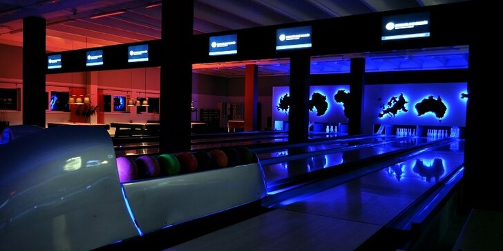Zábava na bowlingu až pro 8 hráčů v centru Brna