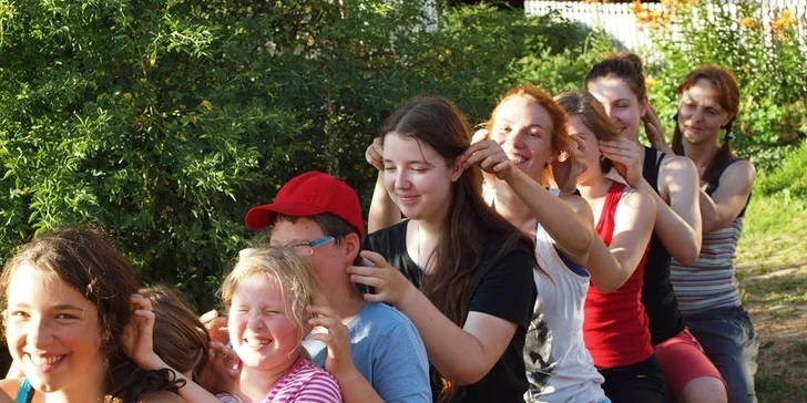 Od prvního dne jsou děti rozděleny do dvojic a každá skupina má na starost jednoho koně po celou dobu tábora.