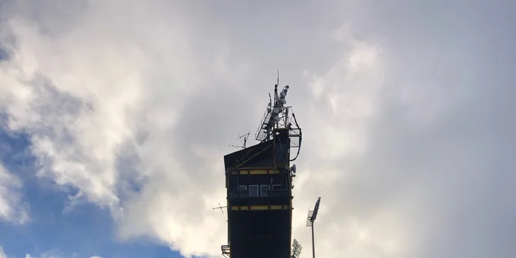Zažijte dobrodružství: bungee jumping z televizní věže či jeřábu