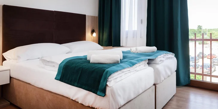 Krásná dovolená v chorvatské Istrii: hotel se snídaní přímo na písečné pláži