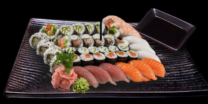 Menu se 40 ks sushi, polévkami a salátem podle výběru pro 2 osoby