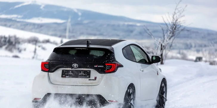1–8 kol na závodním okruhu v Mostě, Brně či Sosnové jako řidič či spolujezdec Toyoty GR Yaris