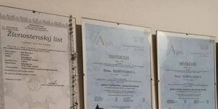 Aplikace piercingu včetně šperku: ret, brada, ucho, pupík nebo jazyk