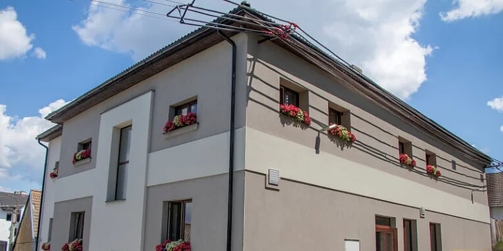 Dovolená v jižních Čechách: moderní hotel se snídaní, bazénem a wellness i půjčení elektrokol