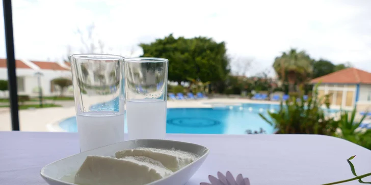 Letní dovolená na Kypru: letenka, ubytování ve 3* hotelu u pláže s bazénem a polopenzí