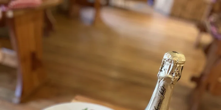Valentýnské menu k odnosu s sebou: losos, panenka nebo kuřecí prso i lahev sektu