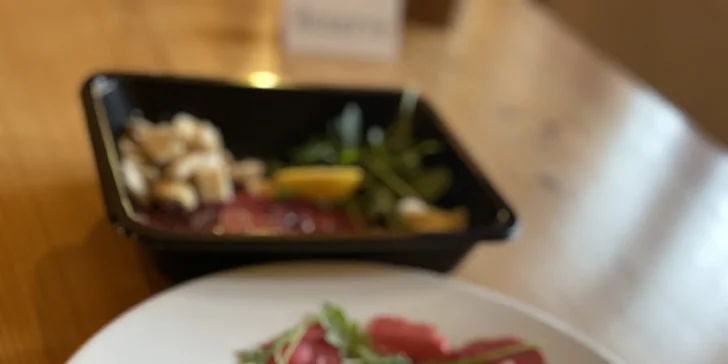 Valentýnské menu k odnosu s sebou: losos, panenka nebo kuřecí prso i lahev sektu