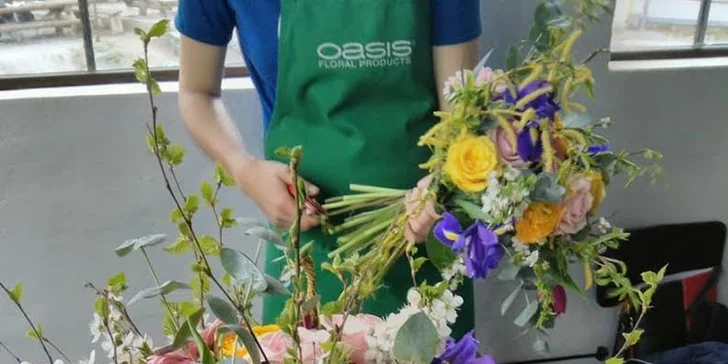 90min. floristický workshop: výroba květinových šperků či dárkové kytice