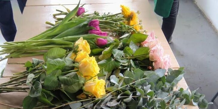 90min. floristický workshop: výroba květinových šperků či dárkové kytice