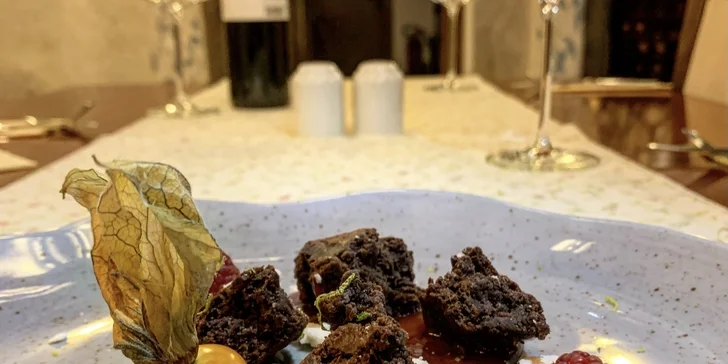 Menu o 3 či 4 chodech i s lahví vína, degustací destilátů či privátním wellness