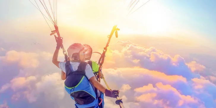 Tandemový paragliding: adrenalinový let v Beskydech či na Slovensku