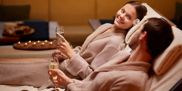Privátní wellness při romantickém svitu svíček i s lahví prosecca pro 2 osoby