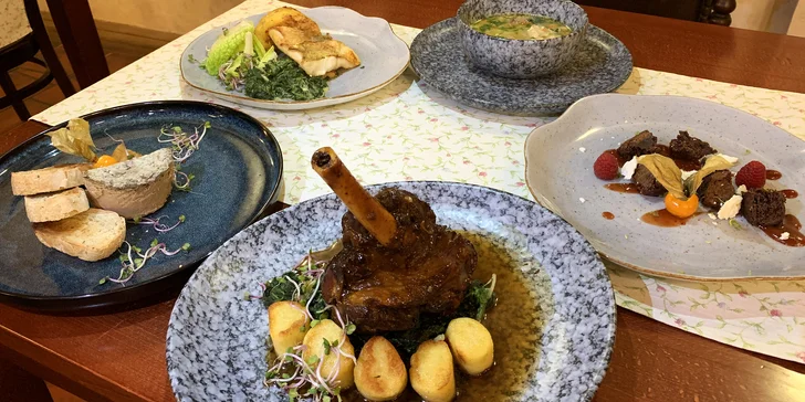 Menu o 3 či 4 chodech i s lahví vína, degustací destilátů či privátním wellness