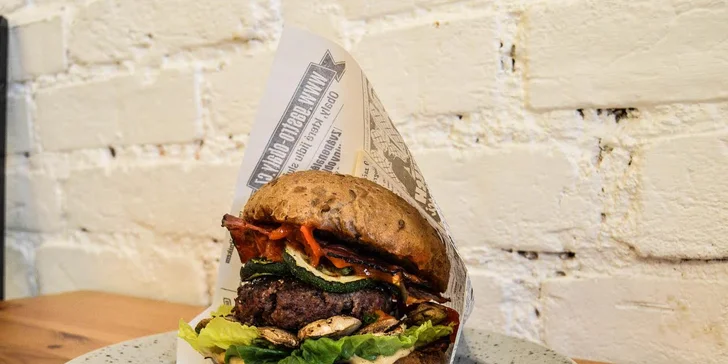 Burger dle výběru z 6 druhů, limonáda i opečené brambory pro 1 či 2 osoby