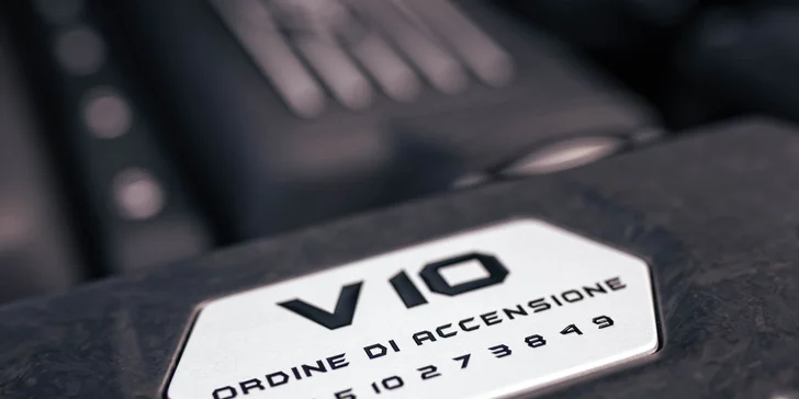 Zkroťte Lamborghini, Porsche nebo Mustanga na velkém okruhu v Mostě i Brně: až 5 kol jako řidič či spolujezdec