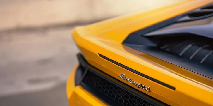 Zkroťte Lamborghini, Porsche nebo Mustanga na velkém okruhu v Mostě i Brně: až 5 kol jako řidič či spolujezdec
