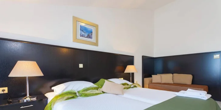 Letní dovolená v Chorvatsku na Makarské: hotel u pláže, výhledy na hory a snídaně