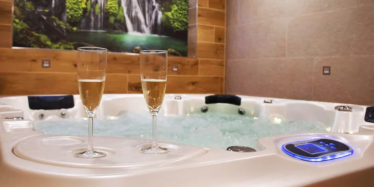 Dovolená na jihu Čech: hotel se snídaněmi, bazénem i privátním wellness