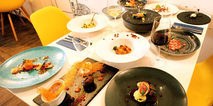 Degustační 11chodové menu pro dva: hovězí wellington, krevety, losos i vinné párování