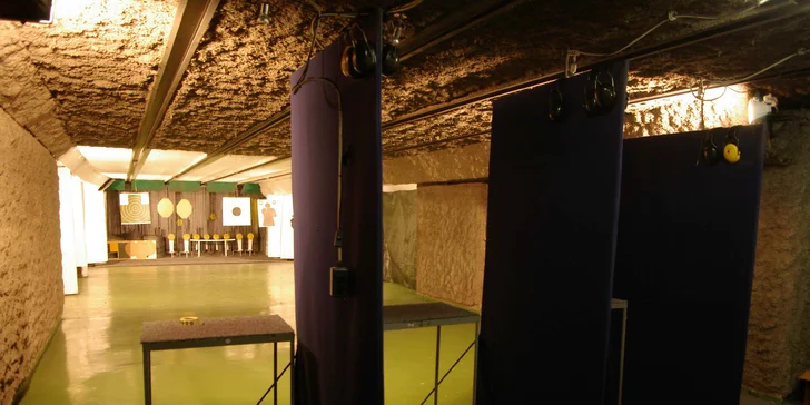 Střelecké balíčky v atomovém krytu pro 1 až 2 osoby: legendy Colt, Desert Eagle i Daniel Defense, až 9 zbraní