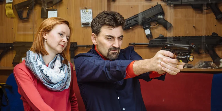 Střelecké balíčky v atomovém krytu pro 1 až 2 osoby: legendy Colt, Desert Eagle i Daniel Defense, až 9 zbraní