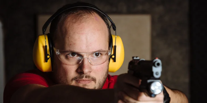 Střelecké balíčky v atomovém krytu pro 1 až 2 osoby: legendy Colt, Desert Eagle i Daniel Defense, až 9 zbraní