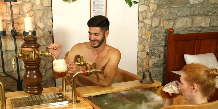 Pivní lázně Bernard v centru Prahy: koupel, pivo, občerstvení i párová masáž