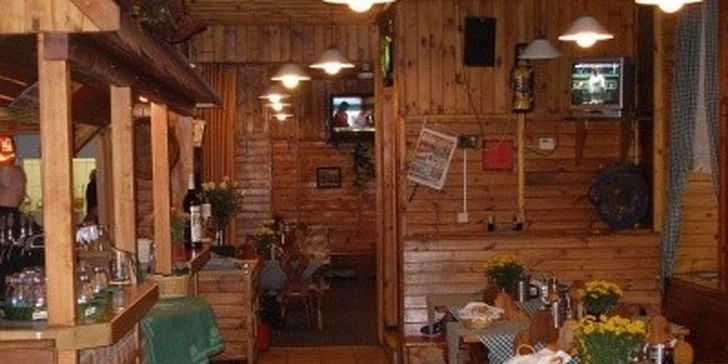 299 Kč za obří 1200gramovou hromadu smažených vepřových a kuřecích řízečků s ďábelskou omáčkou v restauraci Hajnovka v centru Prahy.