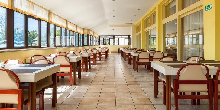 Chorvatsko all inclusive: jídlo i pití a spousta vyžití po celý den, hotel 50 metrů od pláže