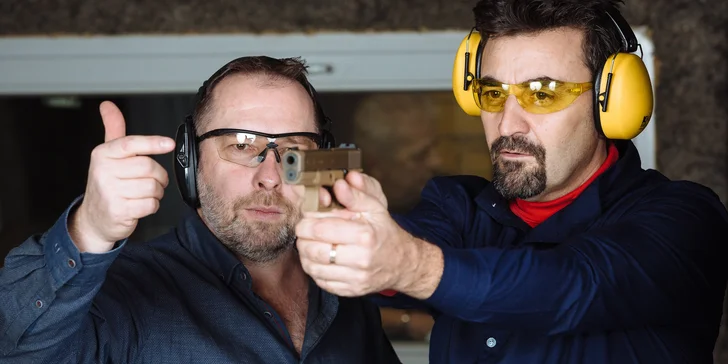Střelecké balíčky v atomovém krytu pro 1 až 2 osoby: legendy Colt, Desert Eagle i Daniel Defense, až 9 zbraní