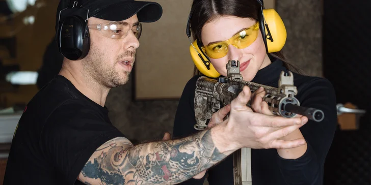 Střelecké balíčky v atomovém krytu pro 1 až 2 osoby: legendy Colt, Desert Eagle i Daniel Defense, až 9 zbraní