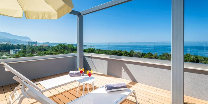 Luxusní hotel 2 km od centra Makarské: pokoj s balkonem, snídaně, neomezený wellness