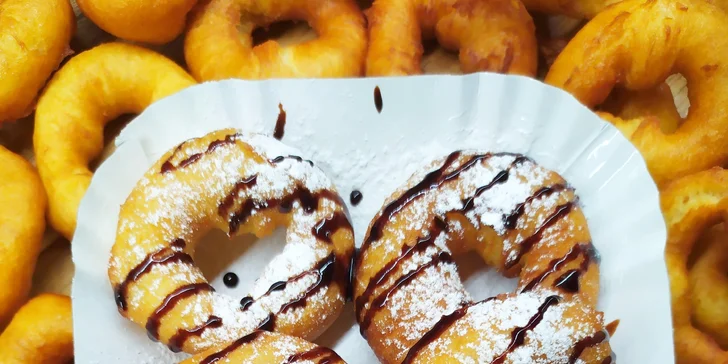 Mini donuts s jahodovou, karamelovou nebo čoko polevou s sebou: 8, 14 nebo 22 kusů