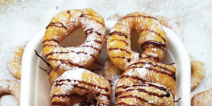 Mini donuts s jahodovou, karamelovou nebo čoko polevou s sebou: 8, 14 nebo 22 kusů