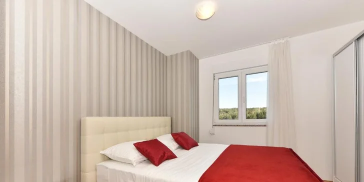 Penzion v Zadaru kousek od moře: apartmán s kuchyňkou a venkovní bazén