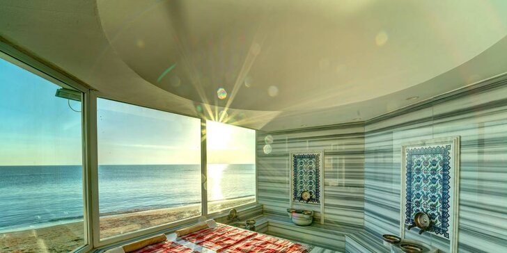 5* dovolená na Kypru: hotel s ultra all inclusive, písčitá pláž, bazény i wellness