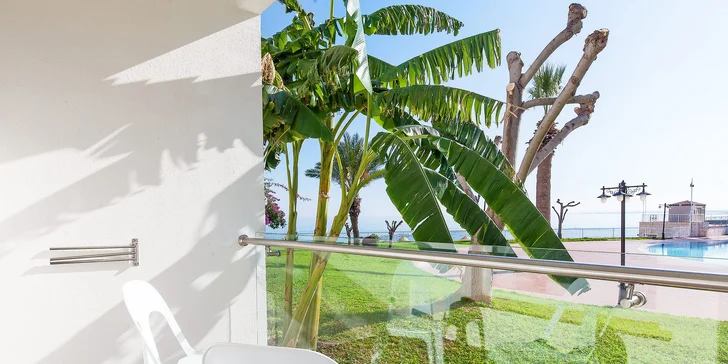 5* dovolená na Kypru: hotel s ultra all inclusive, písčitá pláž, bazény i wellness