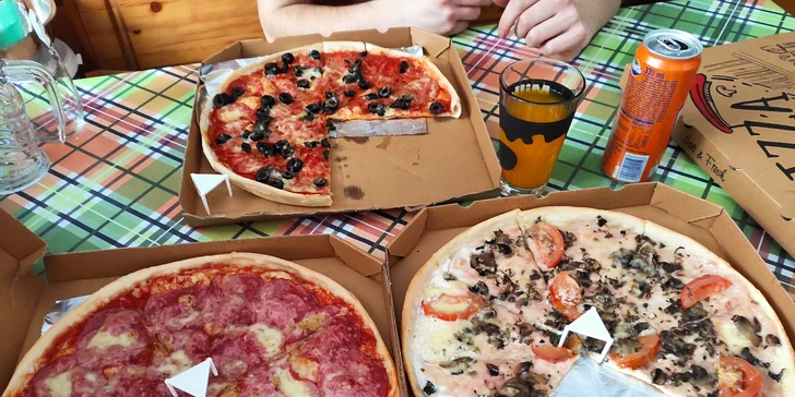 Dvě křupavé pizzy o průměru 32 cm na odnos s sebou a limonáda