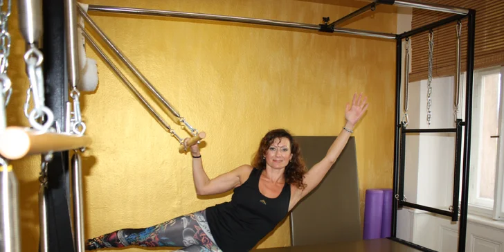 Skupinová lekce pilates, Port de Bras, fitbaletu nebo individuální hodiny cvičení na strojích