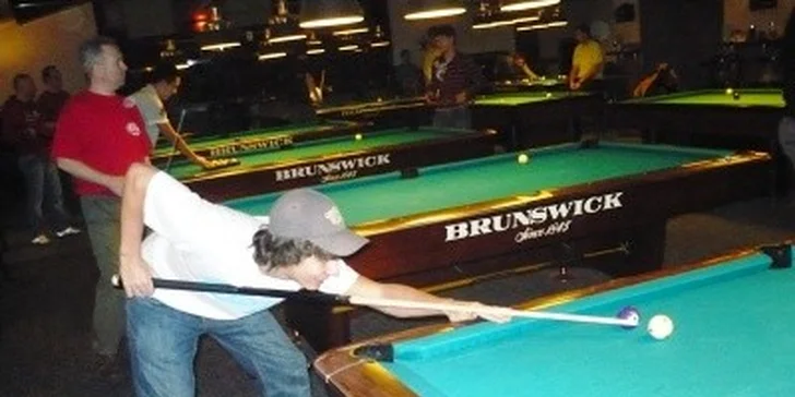 135 Kč za DVĚ hodiny kulečníku! Karambol, pool nebo snooker v legendárním klubu Balabuška.