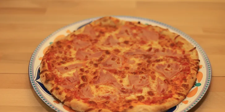 1 nebo 2 křupavé pizzy podle výběru z 8 druhů: možnost i rozvozu