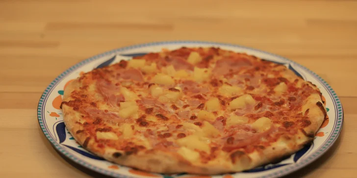 1 nebo 2 křupavé pizzy podle výběru z 8 druhů: možnost i rozvozu