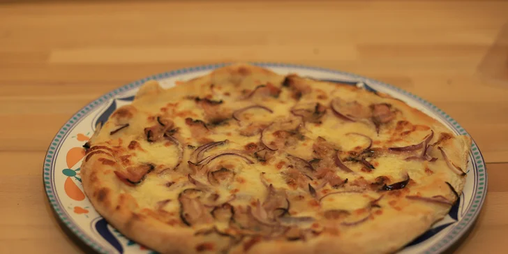 1 nebo 2 křupavé pizzy podle výběru z 8 druhů: možnost i rozvozu