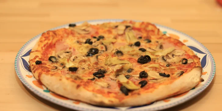 1 nebo 2 křupavé pizzy podle výběru z 8 druhů: možnost i rozvozu